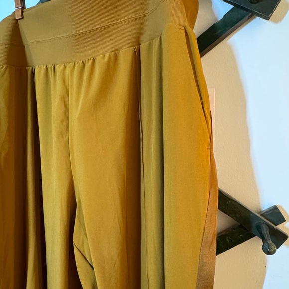 Athleta Plus Size Nolita Wide Leg Trousers in Golden Bronze NWT - Picture 4 of 14